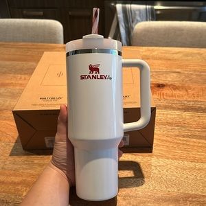 NWT Stanley Quencher 2.0 40oz in Mistletoe Twist LIMITED EDITION